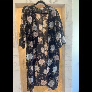 Jodifl Large floral kimono excellent condition